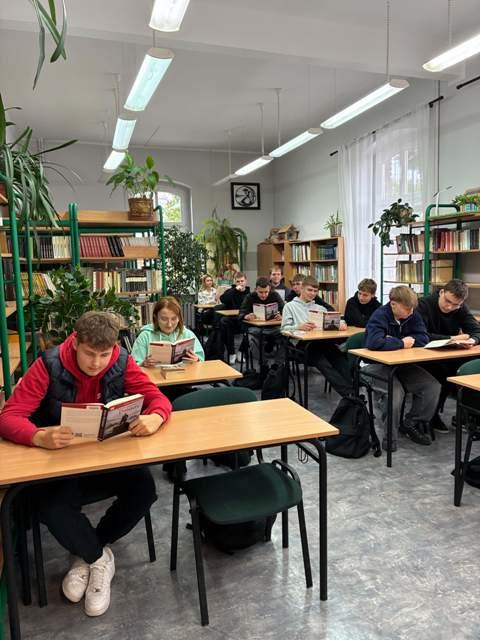 Dzień Głośnego Czytania – 29.09 2026 r. w bibliotece Zespołu Szkół  im. Emilii Sczanieckiej